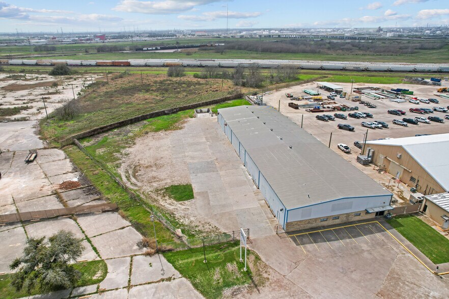 More Photos Of 6719 E Highway 332, Freeport Industrial For Sale