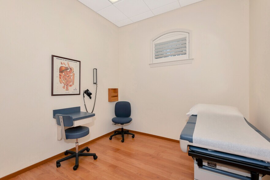 More Photos Of 1041 Ridgewood Ave, Venice Medical For Lease
