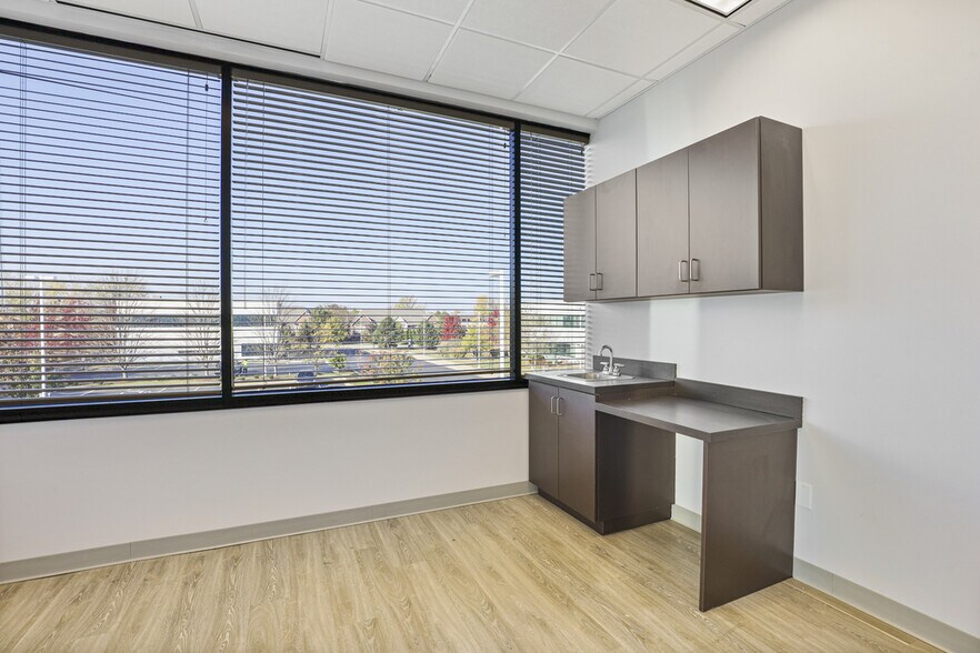 More Photos Of 14489 John Humphrey Dr, Orland Park Medical For Sale