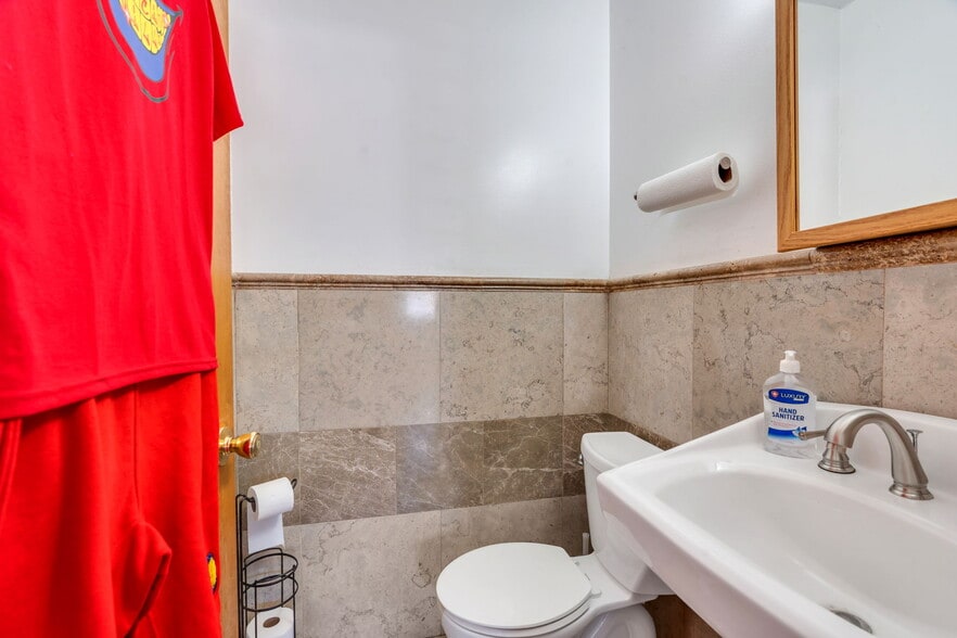 More Photos Of 17 W Sunset Ave, Salt Lake City Light Manufacturing For Sale