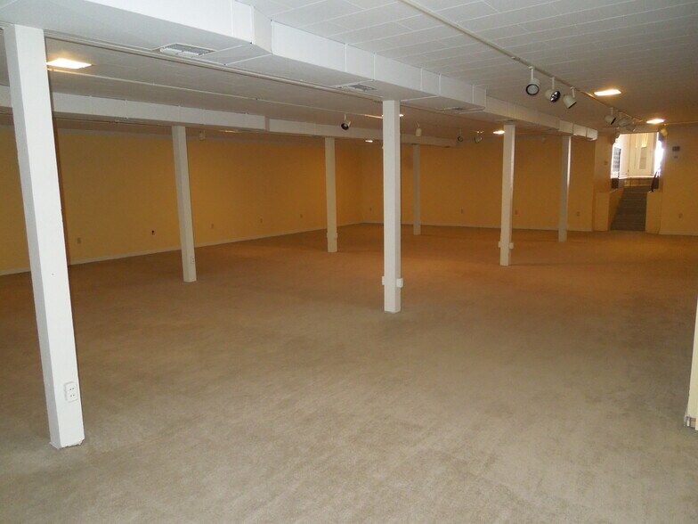 More Photos Of 15 N High St, Covington Storefront For Sale