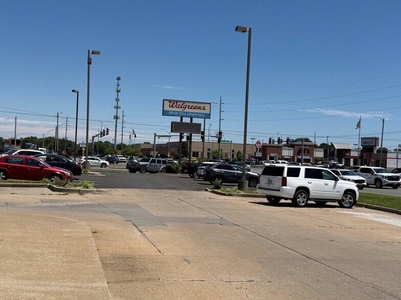 More Photos Of 5 S Kingshighway St, Cape Girardeau Fast Food For Lease
