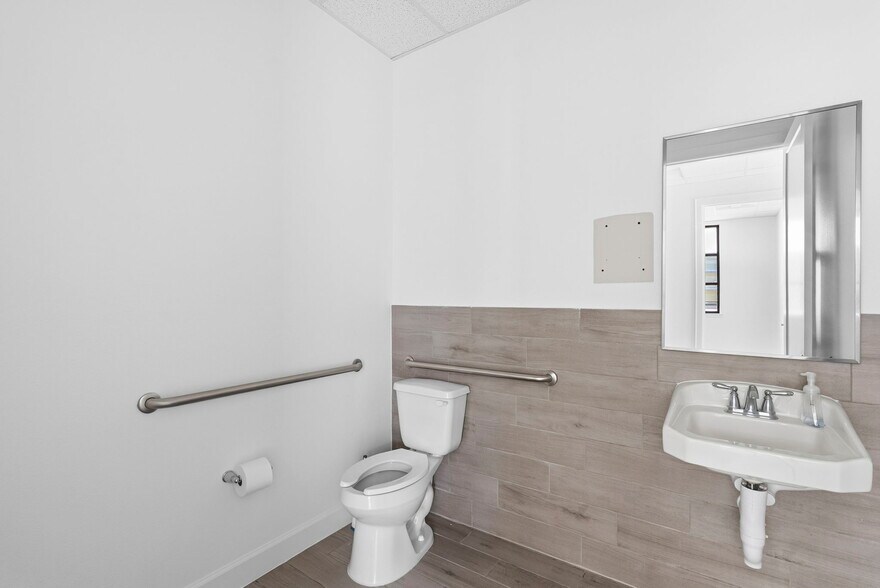 More Photos Of 8118 Fry Rd, Cypress Medical For Lease