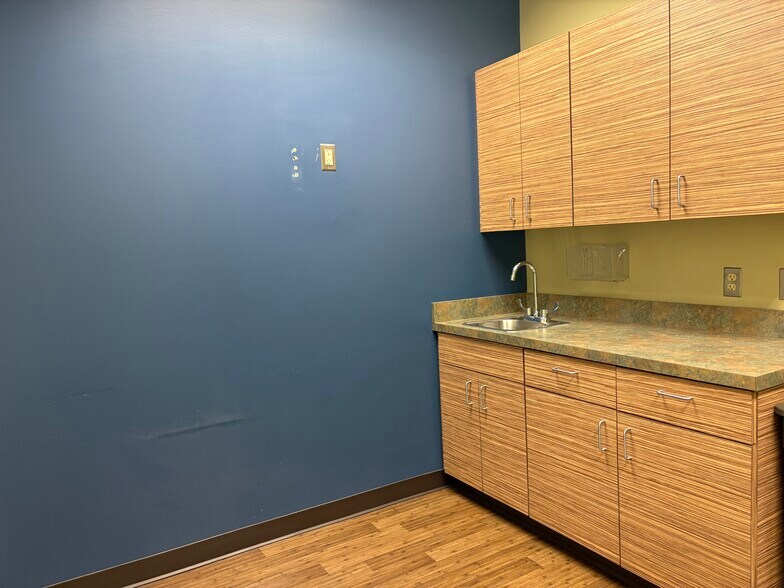 More Photos Of 7625 Maple Lawn Blvd, Fulton Medical For Sale