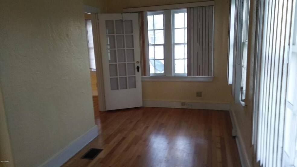 More Photos Of 429 N Ridgewood Ave, Daytona Beach Office For Sale
