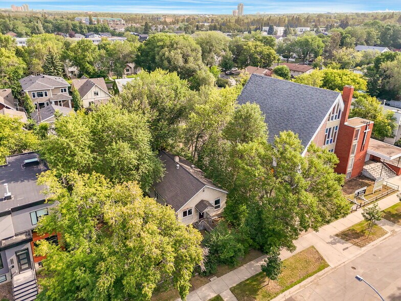 More Photos Of 9630 74 Av NW, Edmonton Flex For Sale