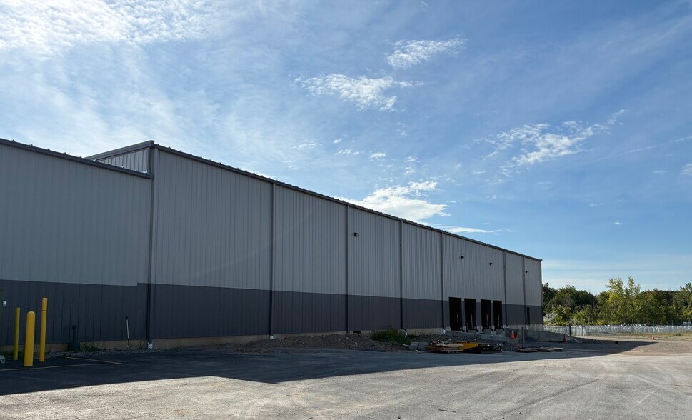 More Photos Of 7001 Appletree Ave, Bergen Warehouse For Lease