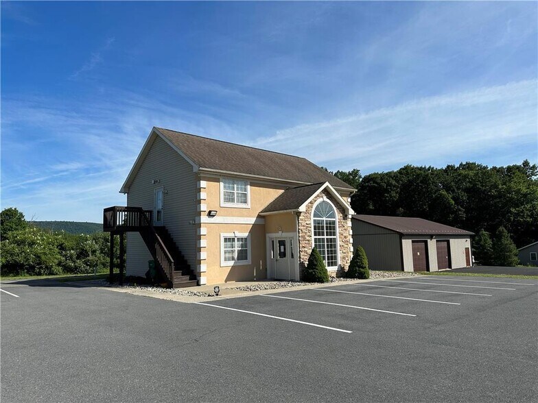 More Photos Of 196 W Moorestown Rd, Wind Gap Office Residential For Lease
