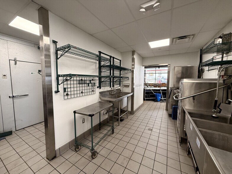 More Photos Of 2171 E Slaton Rd, Lubbock Service Station For Lease