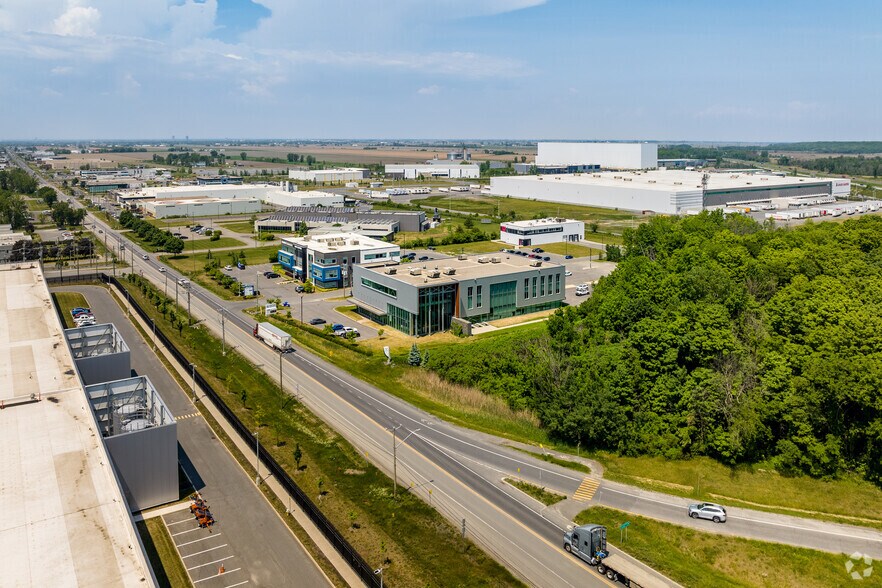 More Photos Of 1645 Boul Lionel-Boulet, Varennes Office For Lease