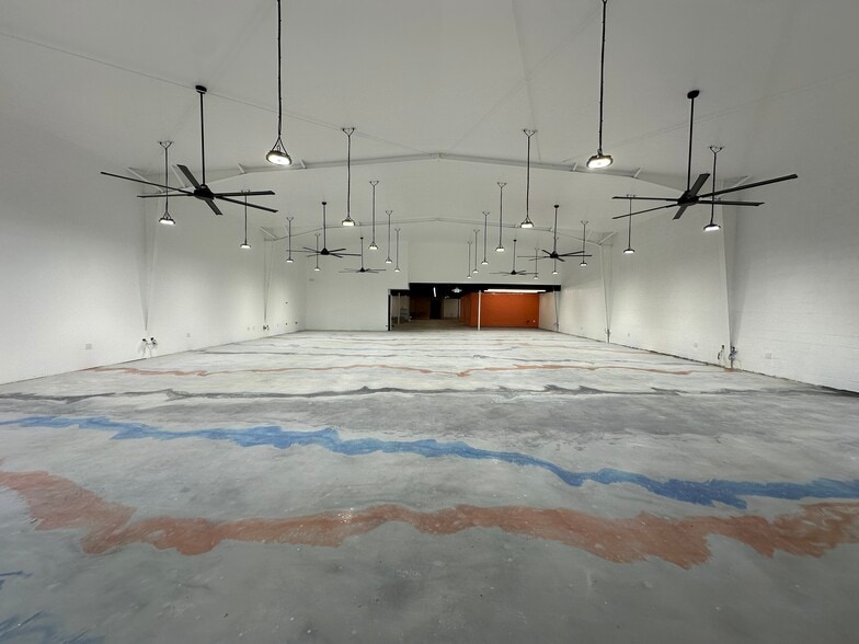 More Photos Of 616 N Main St, Gainesville Warehouse For Sale