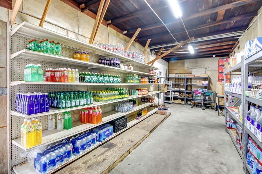 More Photos Of 1710 Lake St, Glendale Convenience Store For Sale
