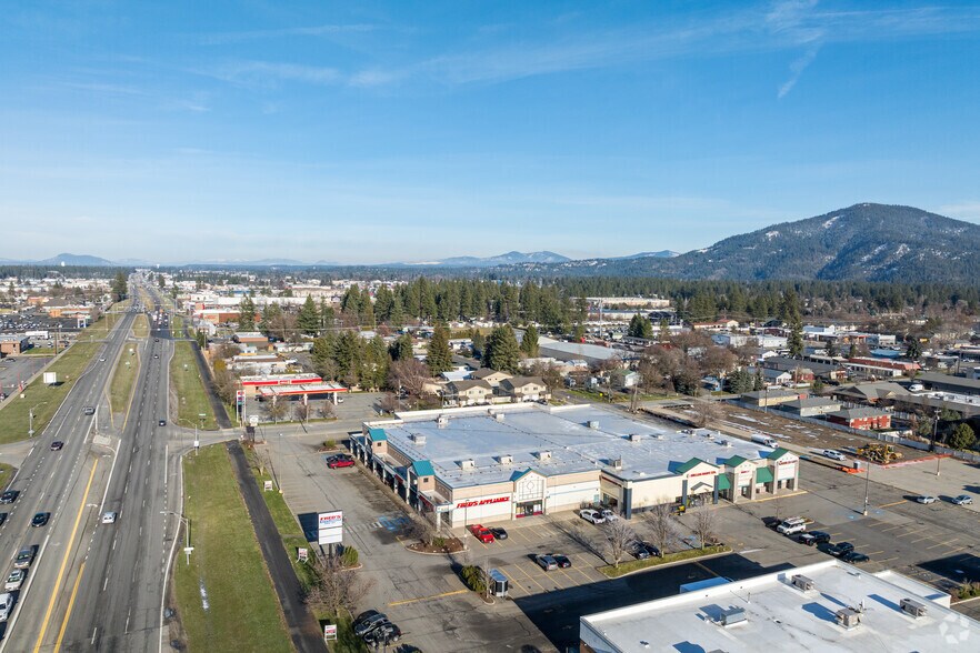 More Photos Of 225-255 W Appleway Ave, Coeur d'Alene General Retail For Sale