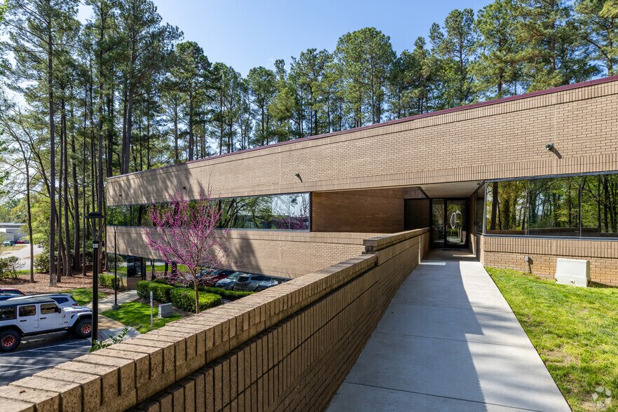 More Photos Of 2900 Highwoods Blvd, Raleigh Office For Lease