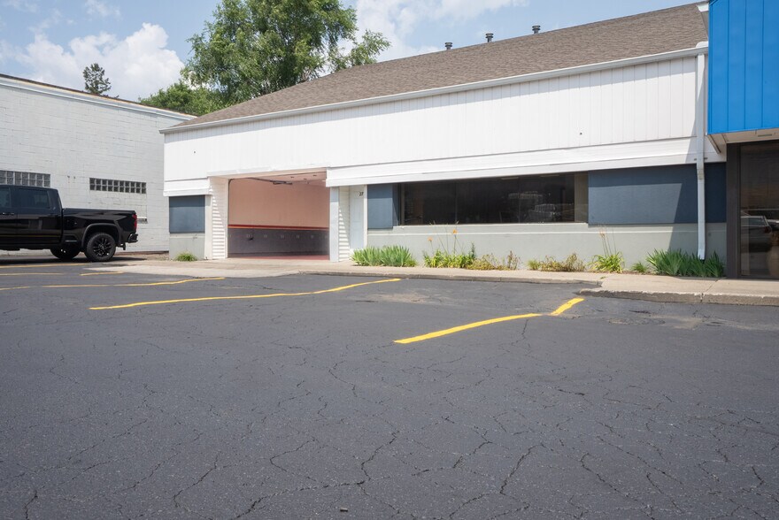 Primary Photo Of 277 N Groesbeck Hwy, Mount Clemens Freestanding For Lease