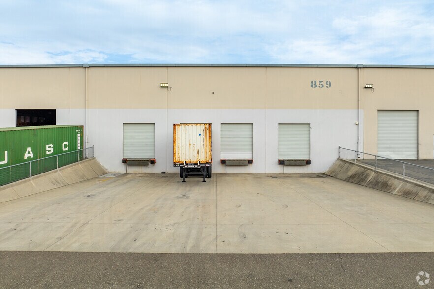 More Photos Of 859 F St, West Sacramento Industrial For Sale