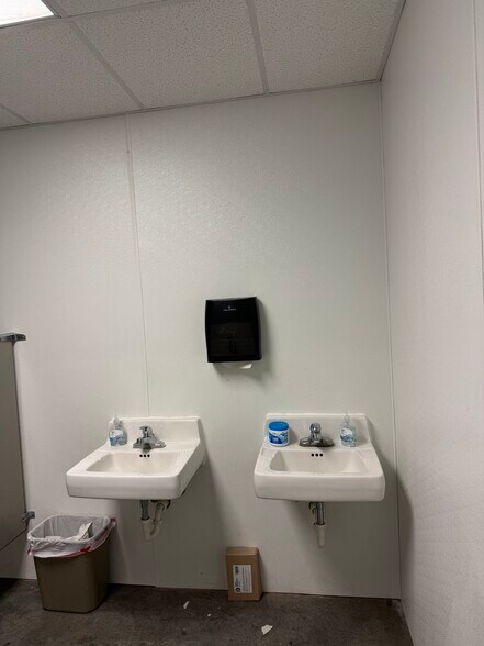 More Photos Of 1202 Industrial Dr, Warsaw Industrial For Sale