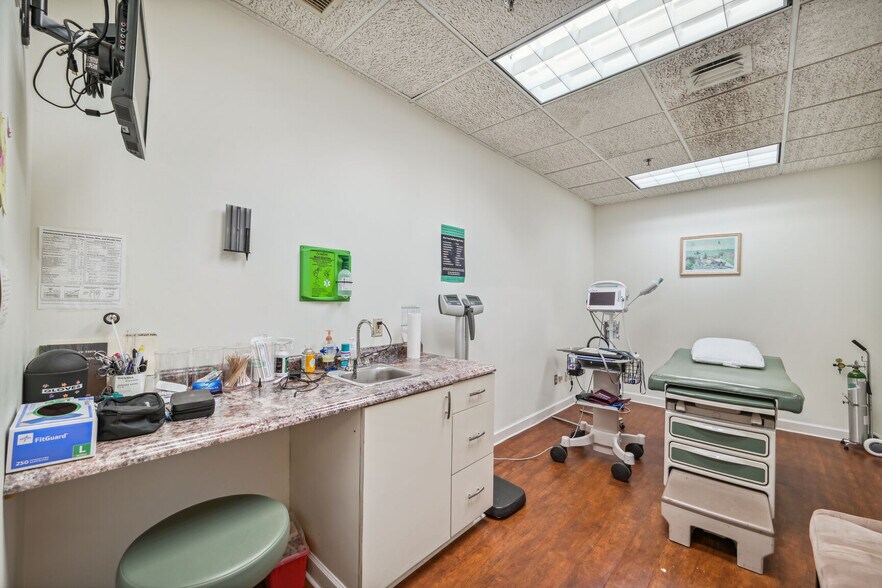 More Photos Of 1553 State Route 27, Somerset Medical For Sale