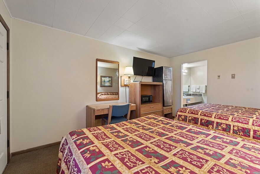 More Photos Of 1510 Adams Ave, La Grande Hotel For Sale