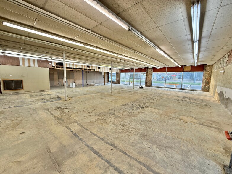 More Photos Of 1234 Main St, Columbus Flex For Lease