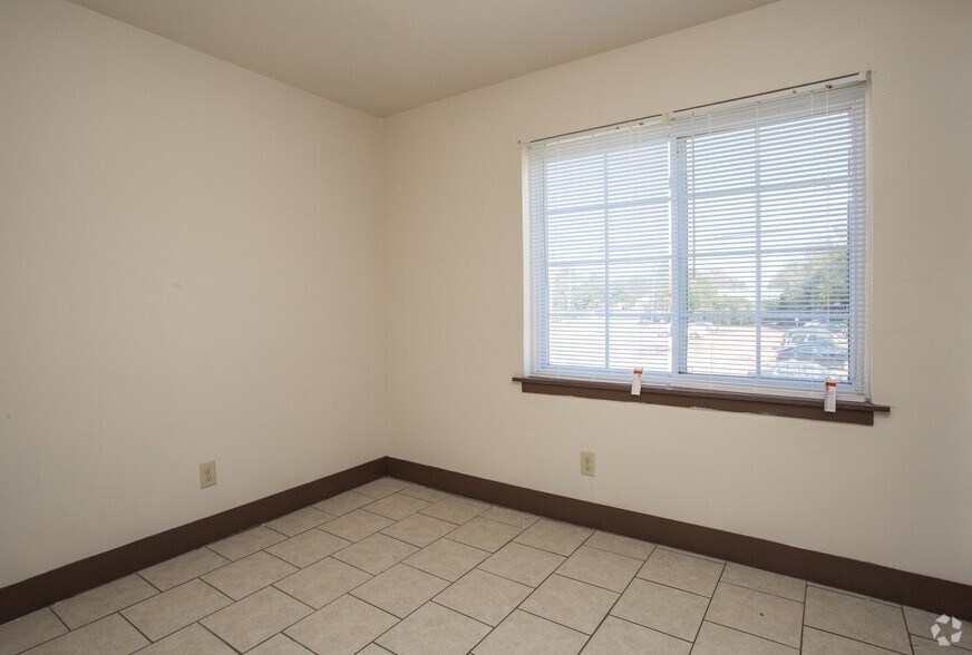 More Photos Of 1024 Day Street Rd, Montgomery Apartments For Sale