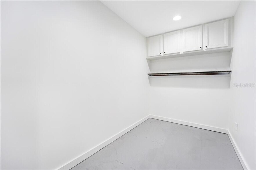 More Photos Of 1313 Edgewater Dr, Orlando Storefront For Lease