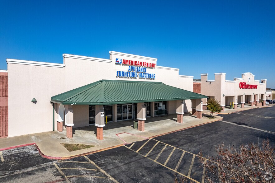 More Photos Of 4400 Little Rd, Arlington Unknown For Lease