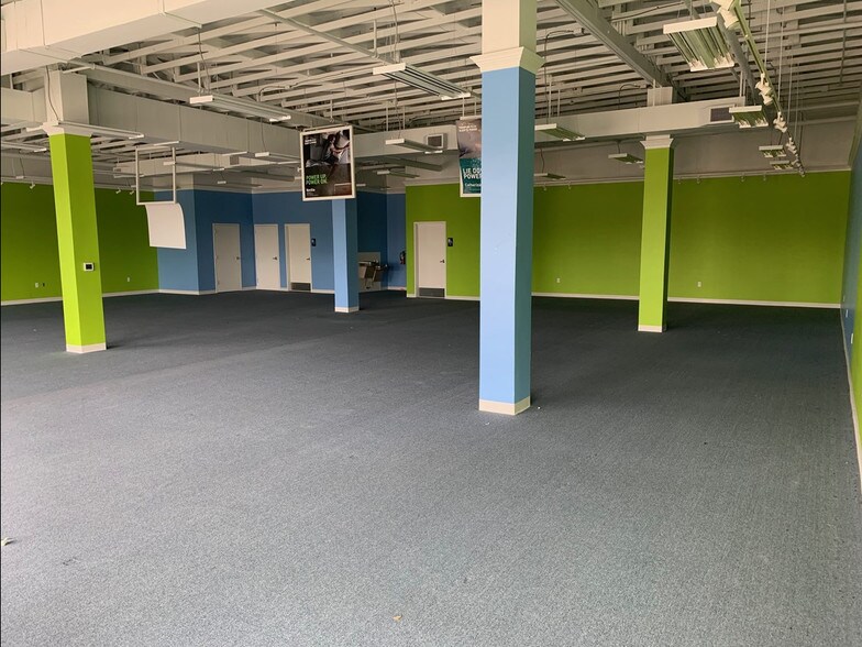 More Photos Of 1335 E Whitestone Blvd, Cedar Park Freestanding For Lease