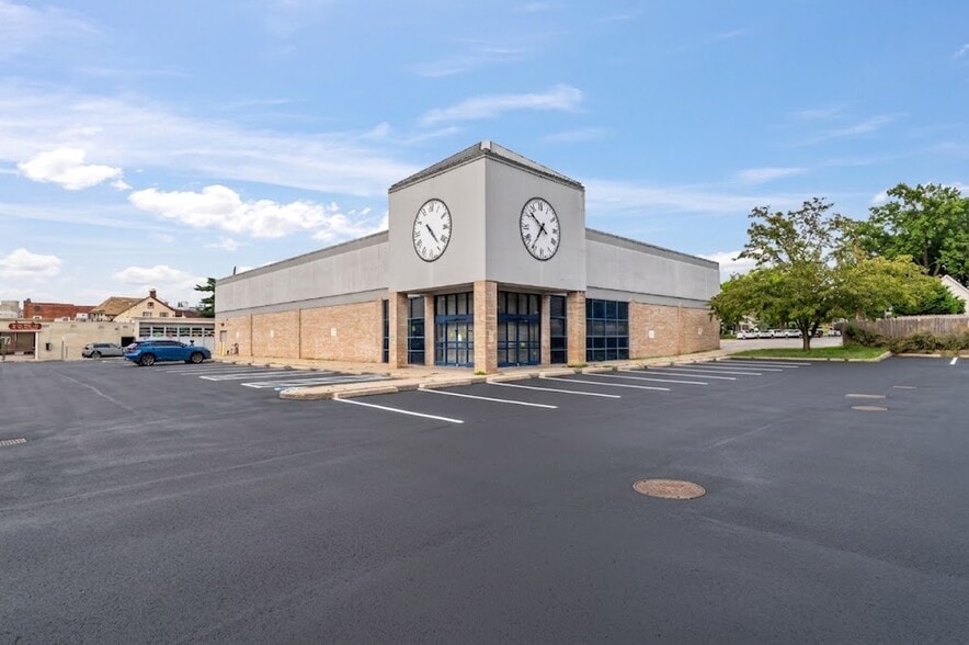 More Photos Of 210 Post Ave, Westbury Drugstore For Lease