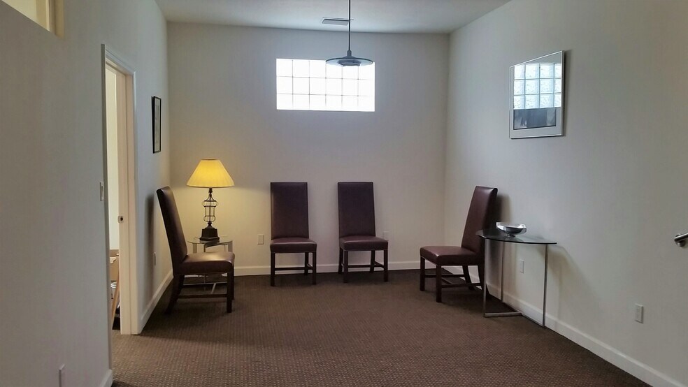 More Photos Of 7910 N Tamiami Trl, Sarasota Office For Lease