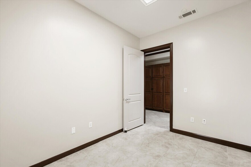 More Photos Of 3403 N Beach St, Fort Worth Medical For Sale
