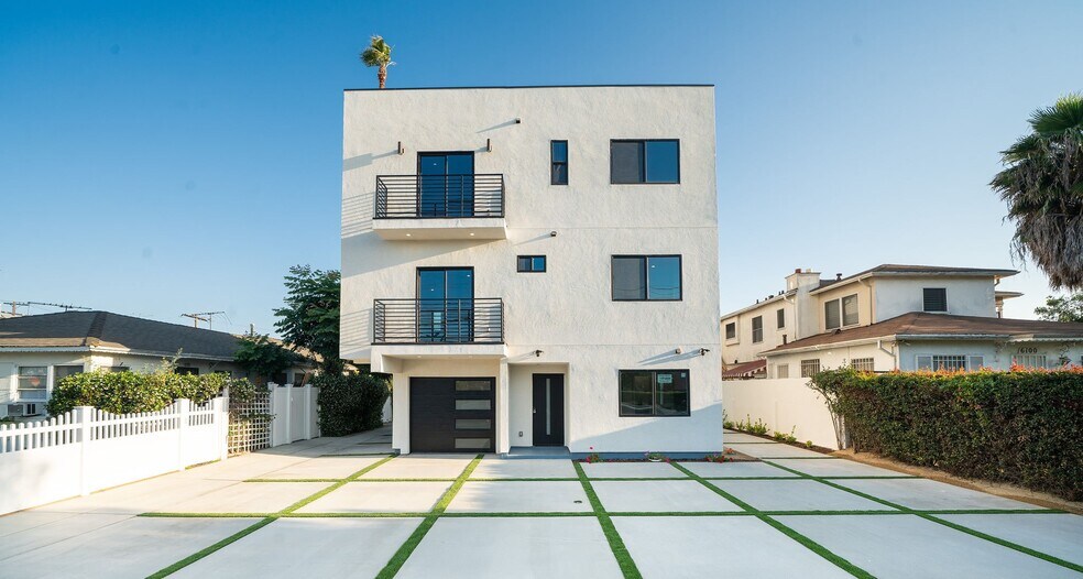 Primary Photo Of 6082 W 18th St, Los Angeles Apartments For Sale