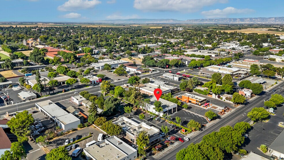 More Photos Of 73 W Court St, Woodland Freestanding For Sale