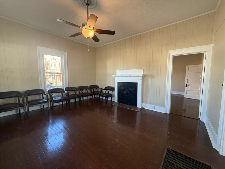 More Photos Of 402 College St, Clinton Office For Sale