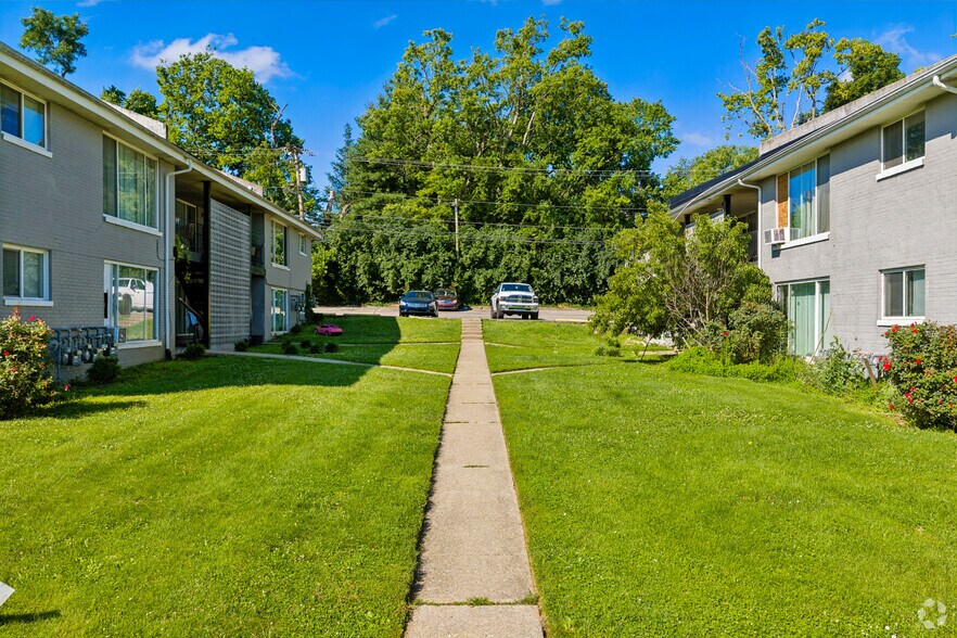 More Photos Of 1980-2016 Cambridge Dr, Lexington Apartments For Sale