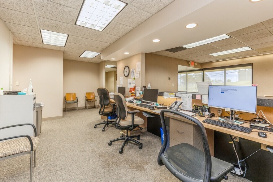 More Photos Of 303 University Ave, Des Moines Medical For Sale