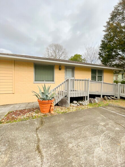 More Photos Of 5940 Hodges Dr, Columbus Office Residential For Sale