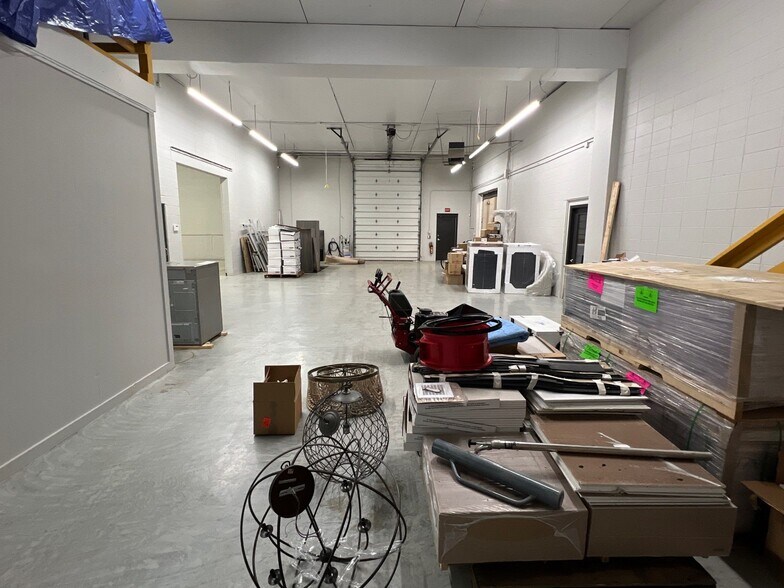 More Photos Of 5858 Thunderbird Rd, Indianapolis Warehouse For Lease
