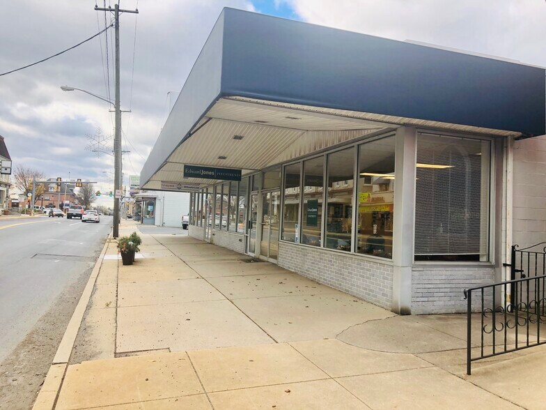 More Photos Of 29-33 E Main St, Palmyra General Retail For Lease