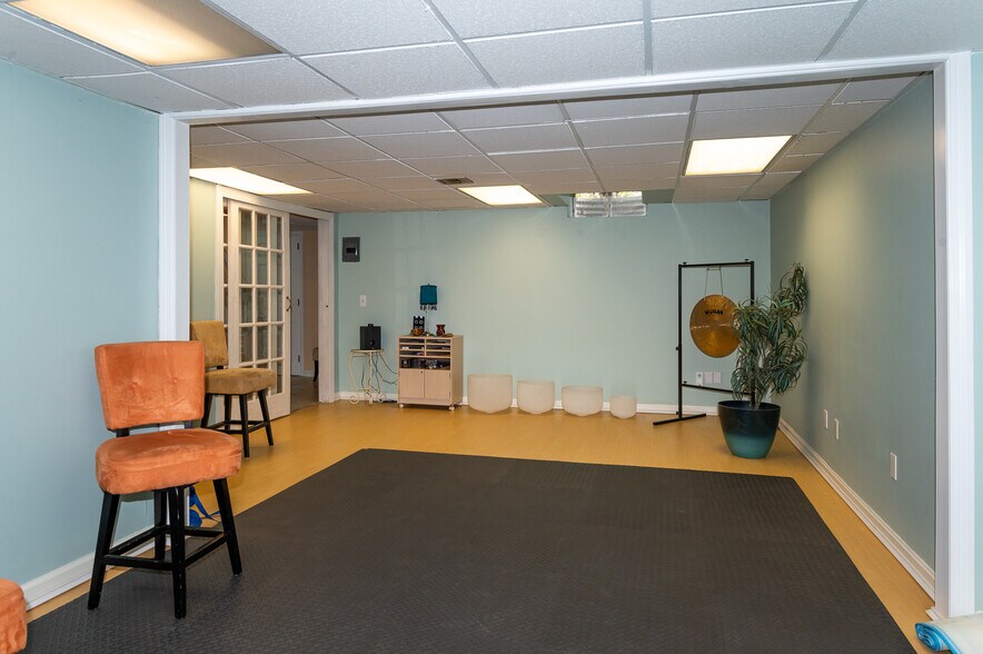 More Photos Of 381 Hubbard St, Glastonbury Loft Creative Space For Lease