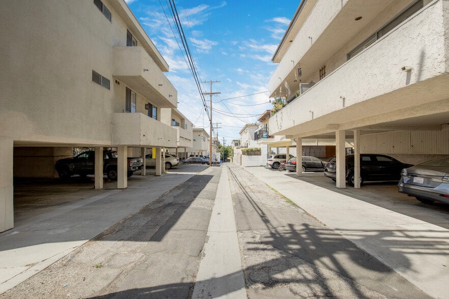 More Photos Of 11733 Mayfield Ave, Los Angeles Apartments For Sale