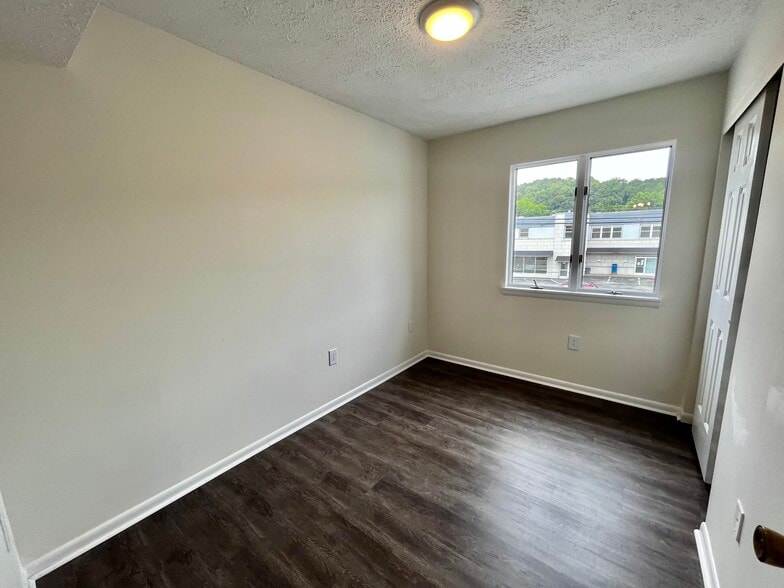 More Photos Of 1500-1508 Lincoln Way, McKeesport Storefront Retail Residential For Sale