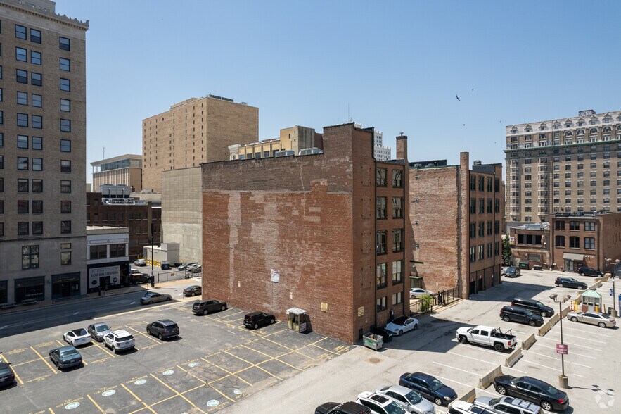 More Photos Of 1113-1115 Locust St, Saint Louis Office For Lease