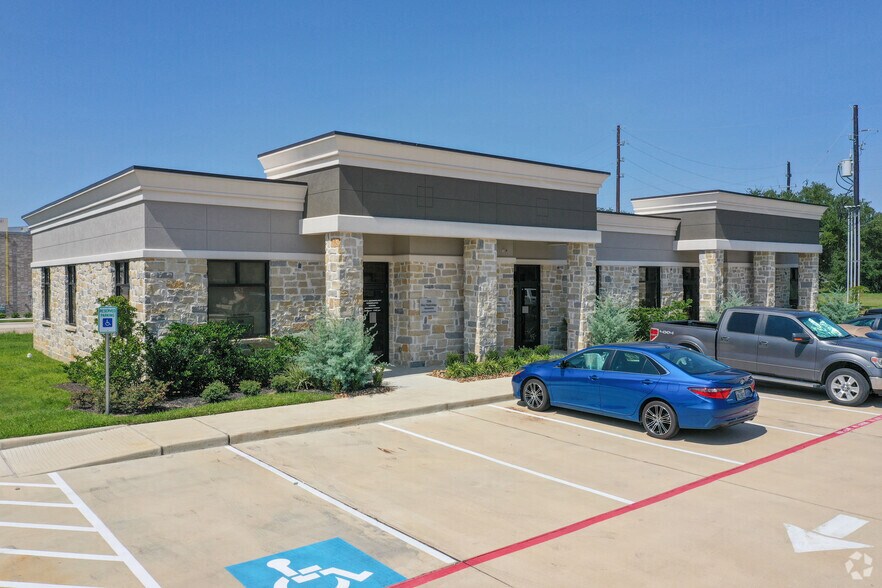 More Photos Of 633 E Fernhurst Dr, Katy Medical For Lease
