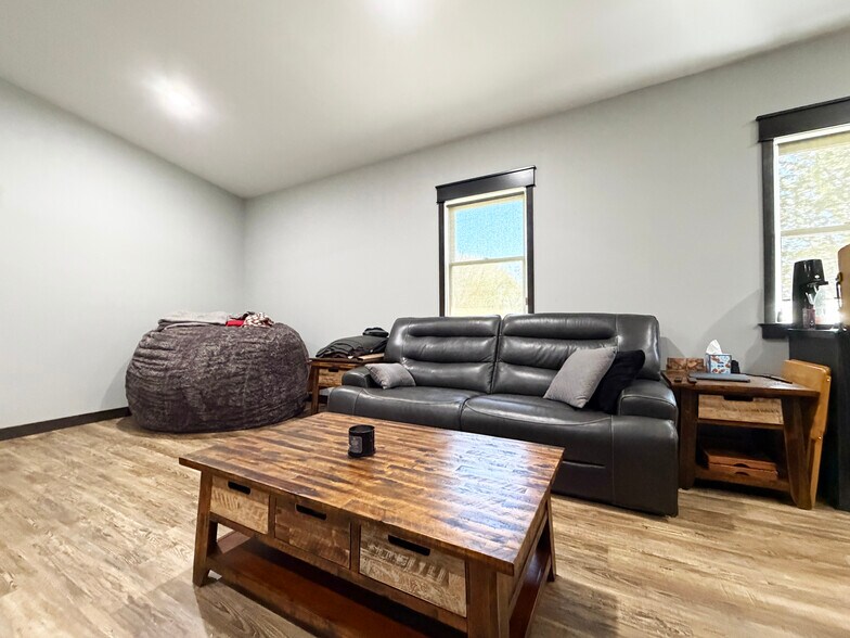 More Photos Of 359 Elm st, New Auburn Freestanding For Sale