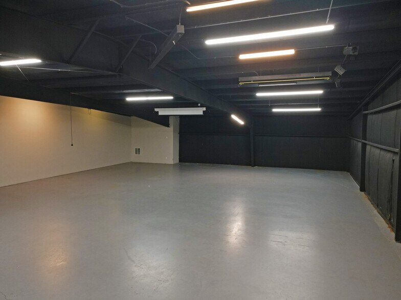 More Photos Of 3903 S Lamar Blvd, Oxford General Retail For Sale