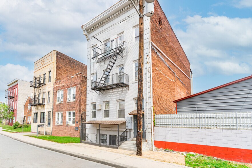 More Photos Of 204 Parkhurst St, Newark Apartments For Sale