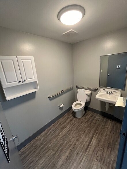 More Photos Of 19301 SW 106th Ave, Miami Showroom For Lease