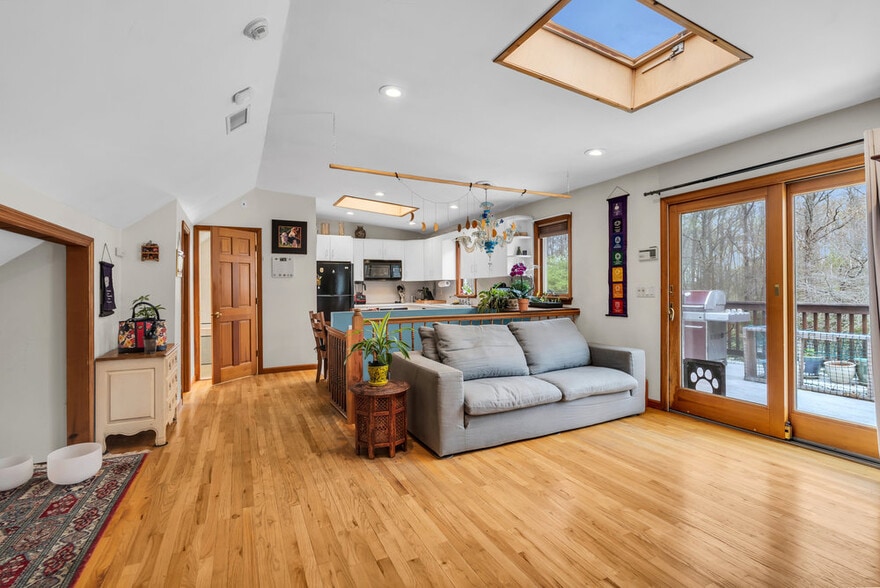 More Photos Of 261 Rt 34, Colts Neck Veterinarian Kennel For Sale