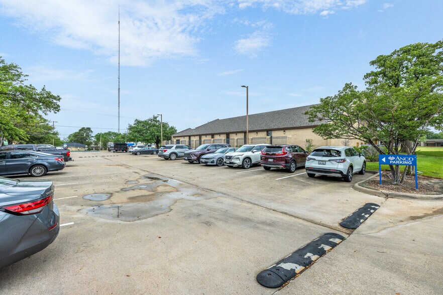 More Photos Of 1215 E Villa Maria Rd, Bryan Office For Sale